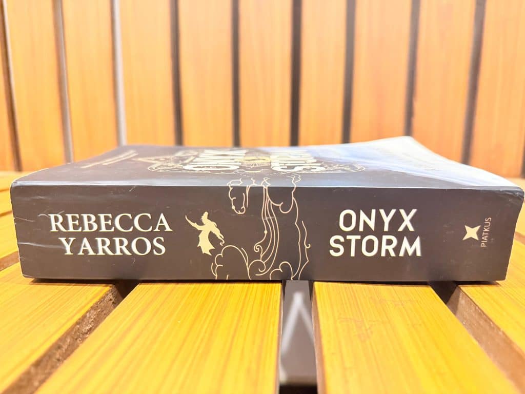 Onyx Storm photo 2