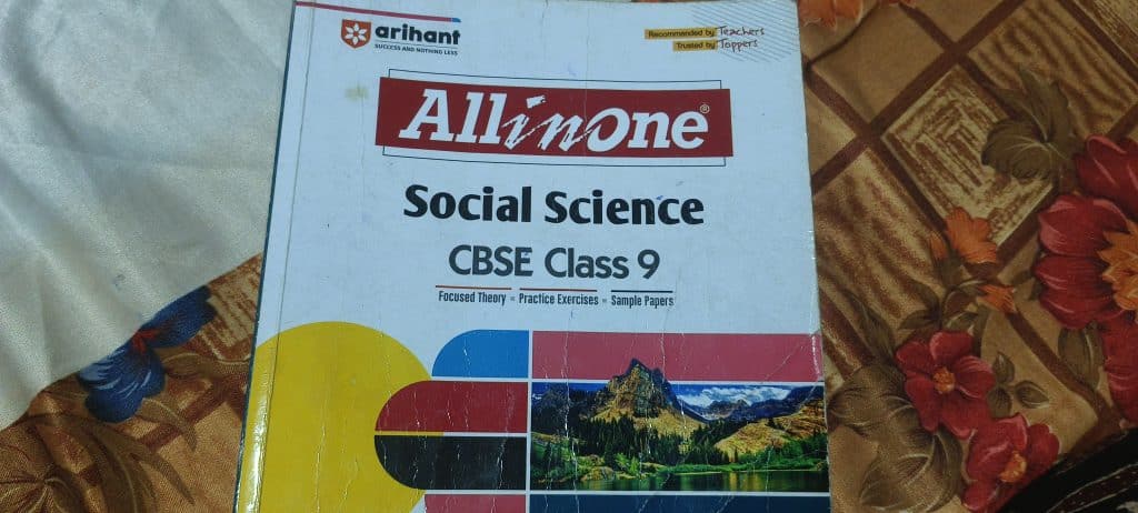 Arihant class 9 social science book