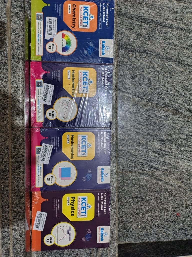 Karnataka CET AND JEE MAIN BOOKS OF AKASH MEDICAL