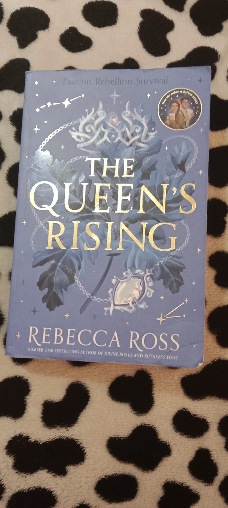 The queen’s resistance by Rebecca ross
