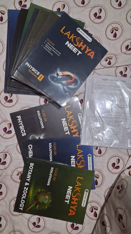 (Physics wallah) Lakshya NEET Total 13 models book