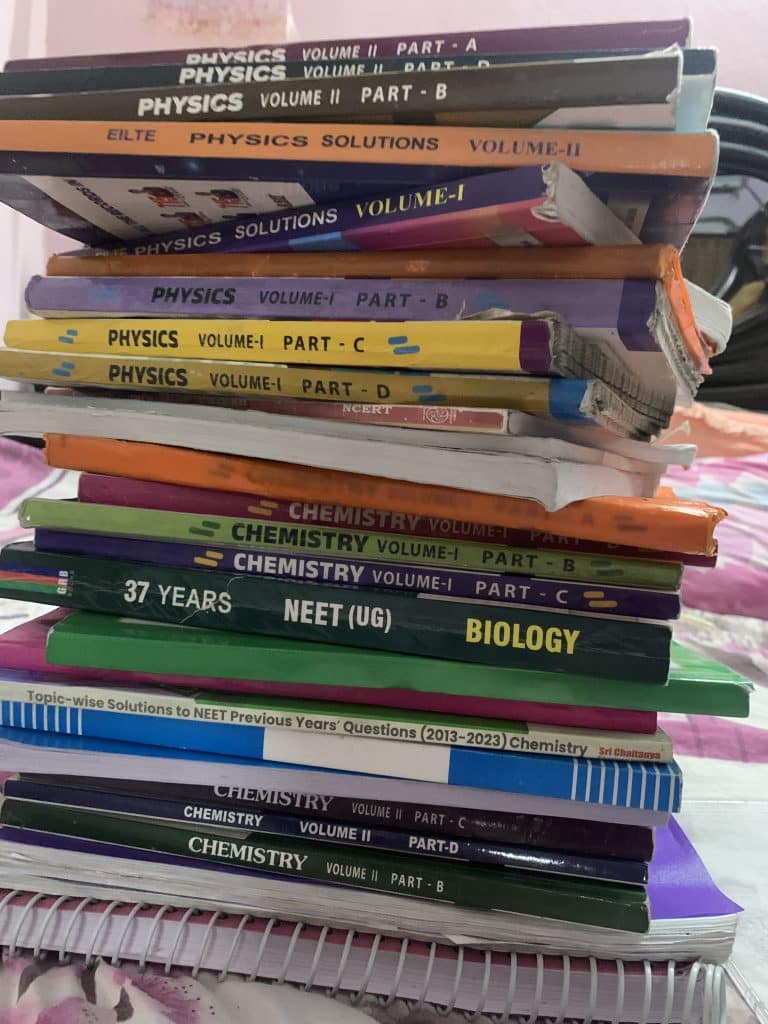 Neet sri chaitaiya books, ncert, pyq, and notes