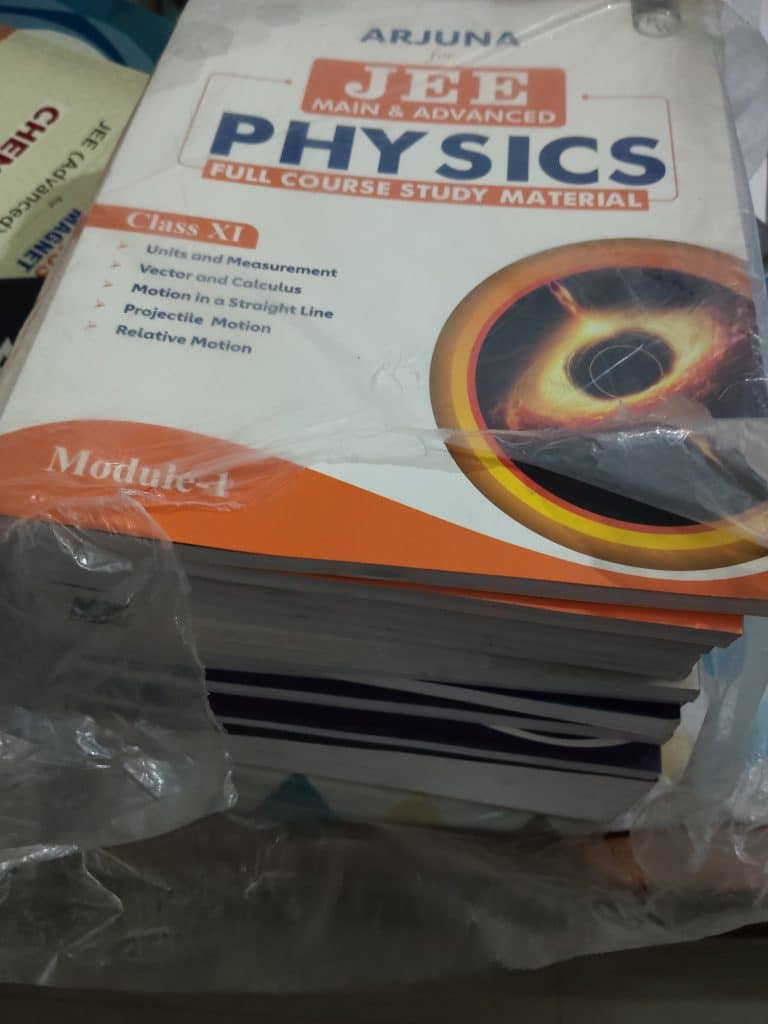 PW Arjuna and Lakshya JEE 2023-24 Edition books