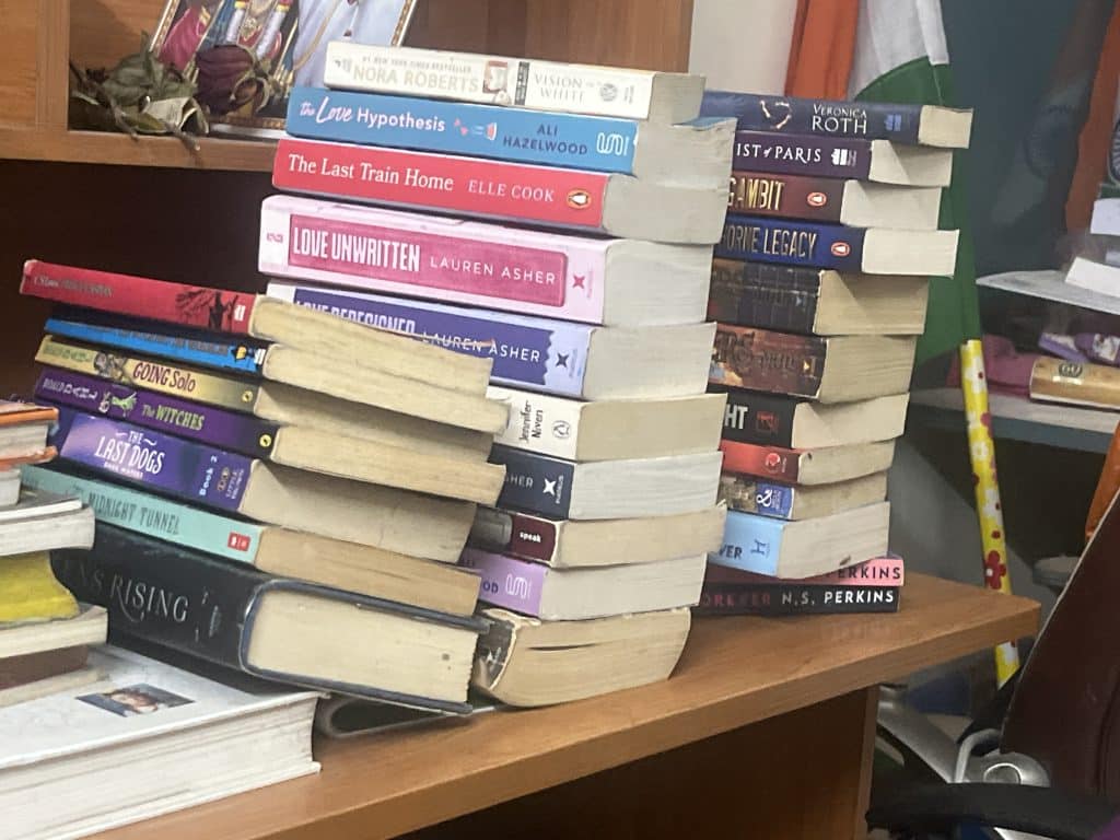 Book Bundle – 30 books (Fantasy, Romance and Fic.) photo 2