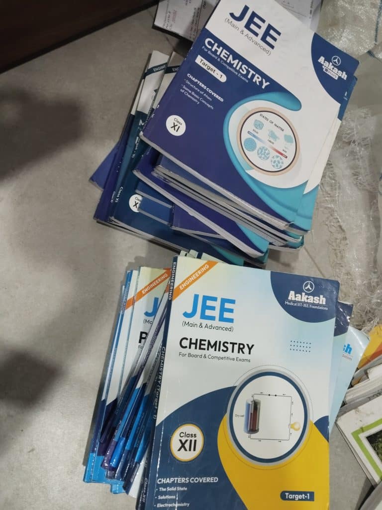 Aakash class 11+12 jee mains + advanced modules
